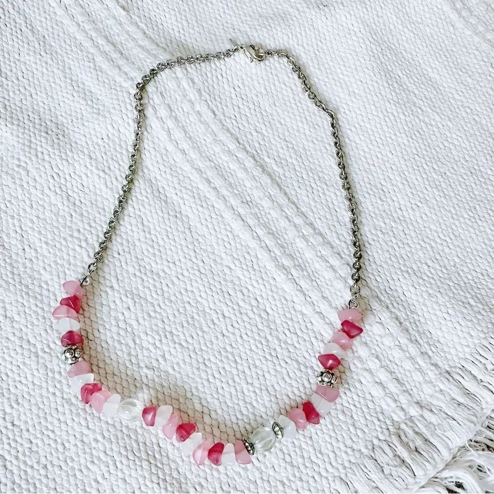 ✨3/$25✨ Vintage Avon Pink Rock & Silver tone necklace